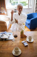 Ein Portrait eines Mannes mit Zigarette von Fototrainer Harald Baumeister.  Portraitkurs Fotokurs Fotoworkshop für Einsteiger Anfänger