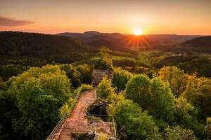Die Burg Drachenfels zum Sonnenuntergang (Sunset), eines der beliebtesten Fotomotive im Pfälzer Wald, Foto von Fototrainer Florian Orth, entstanden an einem Fotoworkshop
