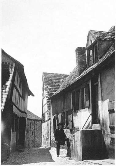 Das ursprüngliche Gebäude des Heimatlichter Forums Freinsheim Das ursprüngliche Haus aus dem Jahr 1850 links im Bild. Direkt an der histroischen Stadumauer in Freinsheim bei Bad Dürkheim (Pfalz). An dieser Stelle steht heute das Heimatlichter Forum Freinsheim.