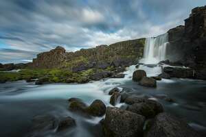 Foto eines Wasserfalls in Island, ein Foto von Nick Schmid